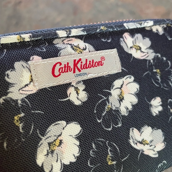 Cath Kidston Floral Zippered Fabric Wallet - Picture 6 of 8